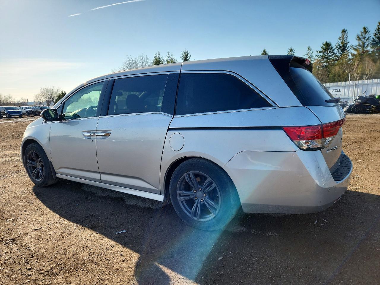 2015 Honda Odyssey Touring - Image 2