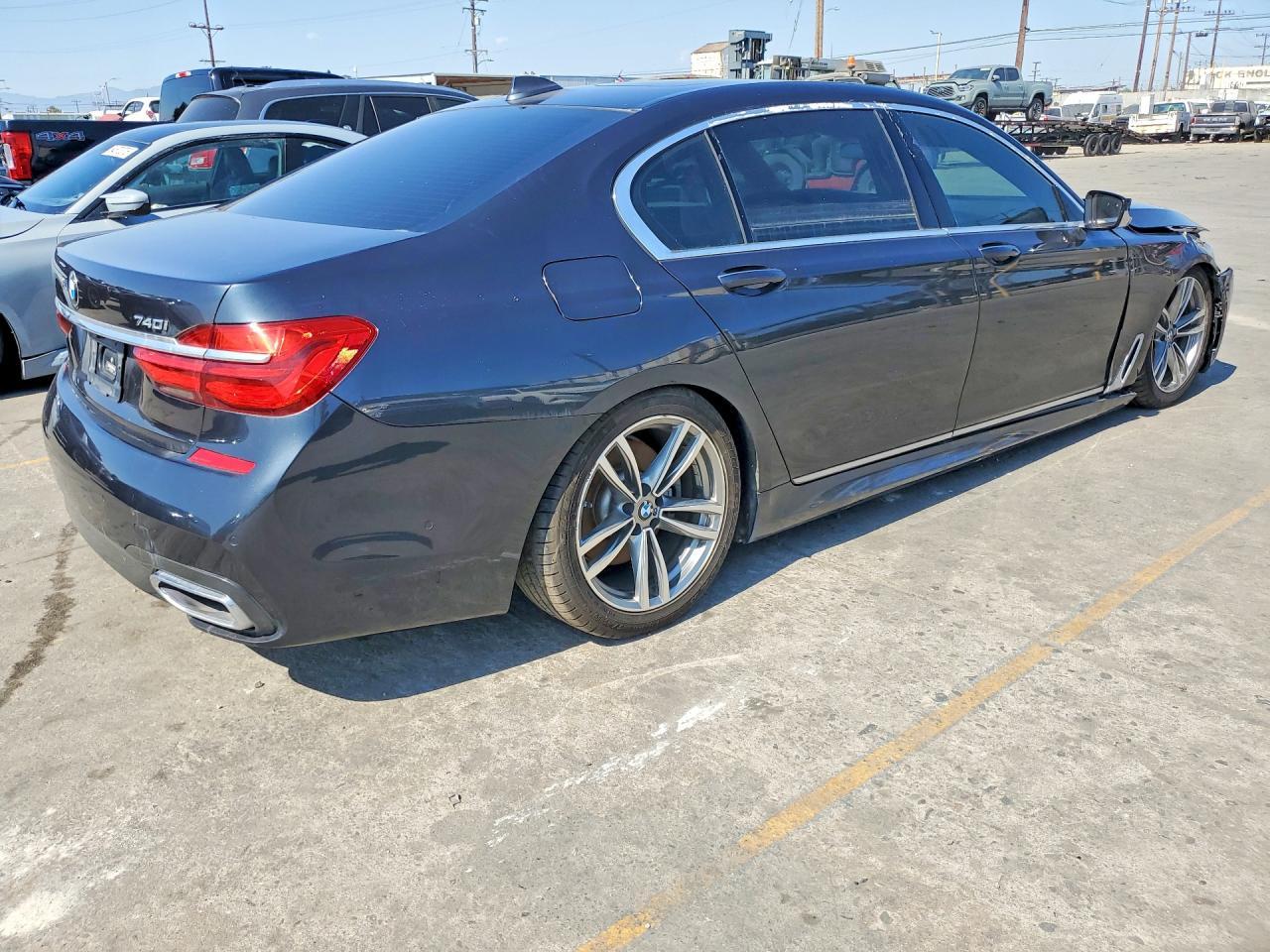 2019 BMW 740 Xi - Фото 3