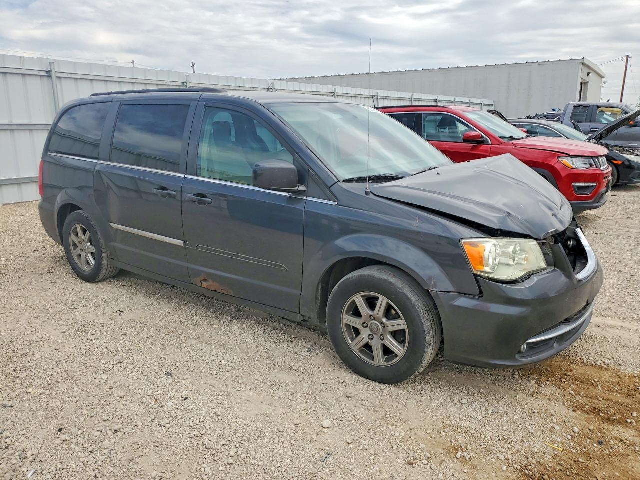 2011 Chrysler Town & Country Touring - Фото 4