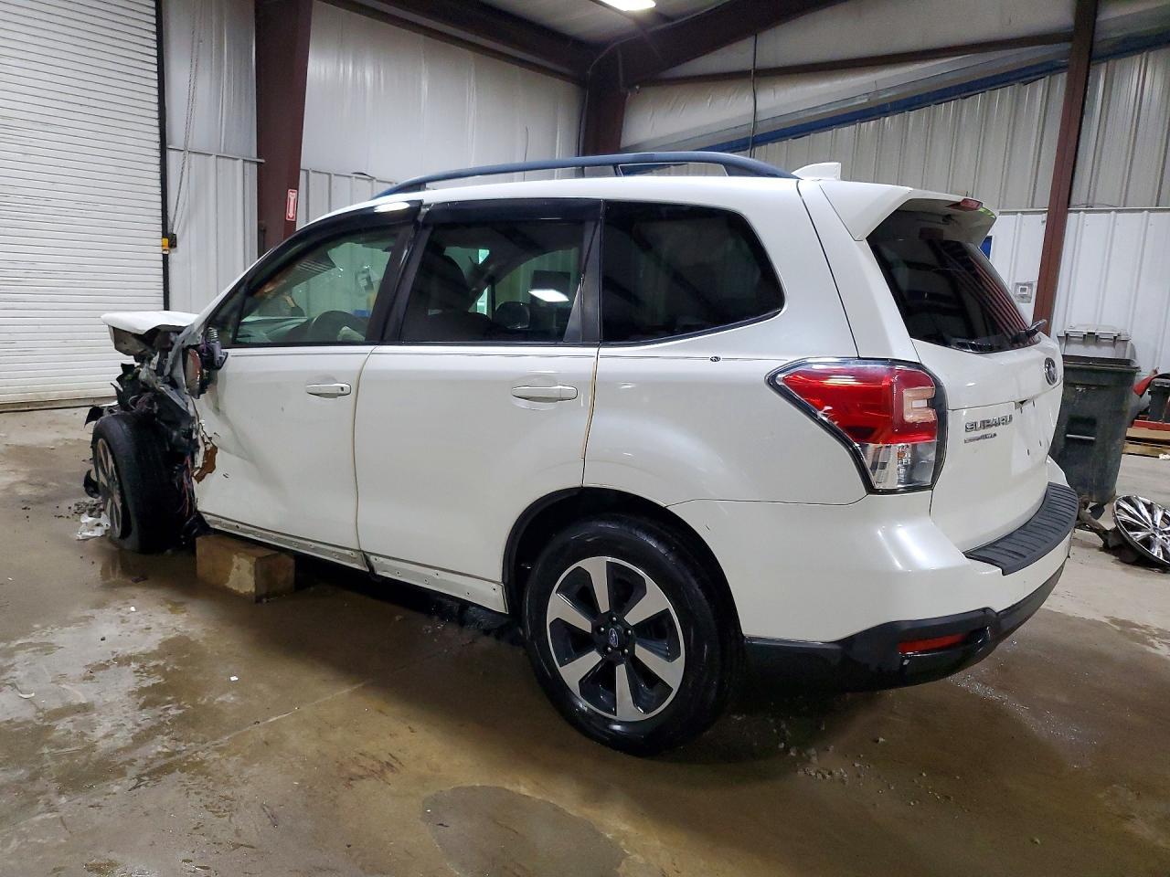 2018 Subaru Forester 2.5I Premium - Фото 2