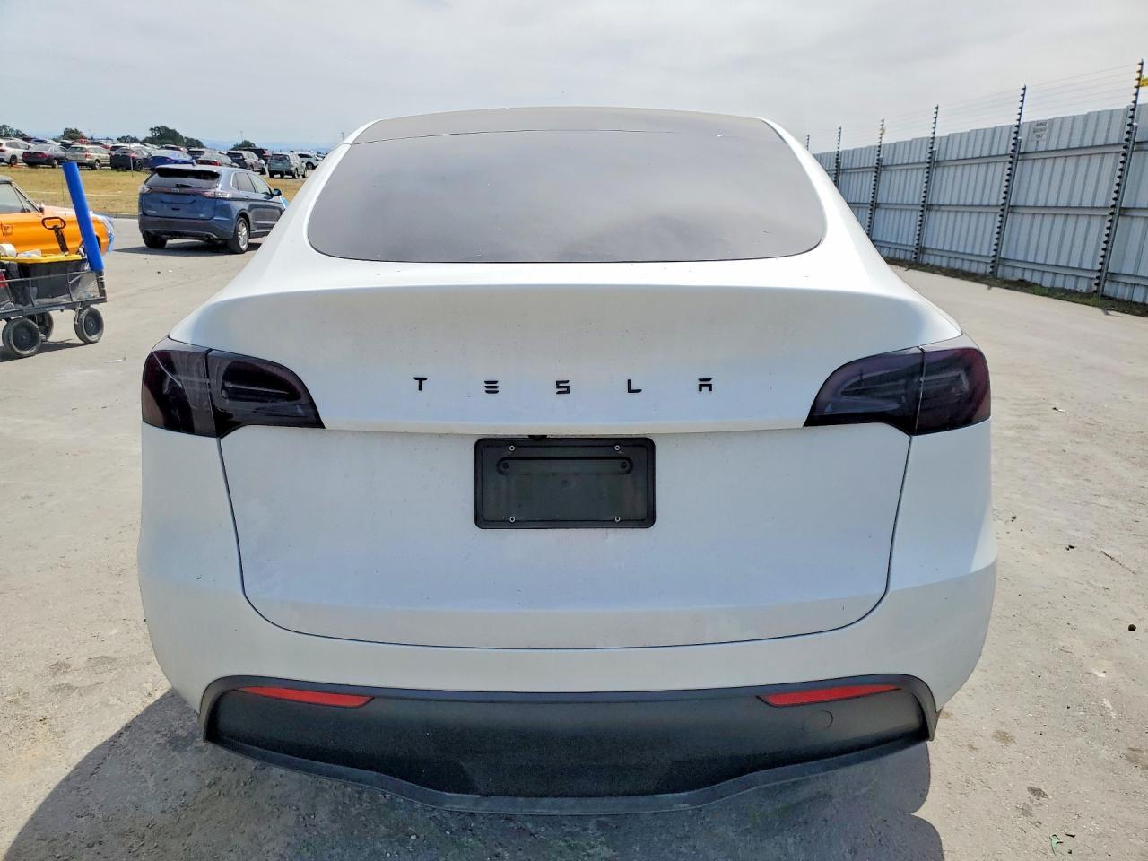 2023 Tesla Model Y - Фото 6
