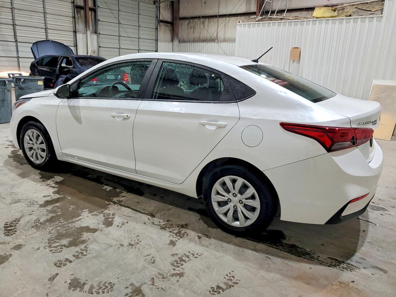2022 Hyundai Accent Se - Фото 2