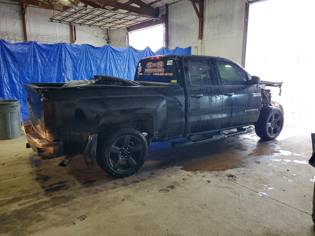 2017 Chevrolet Silverado K1500 Custom - Фото 3