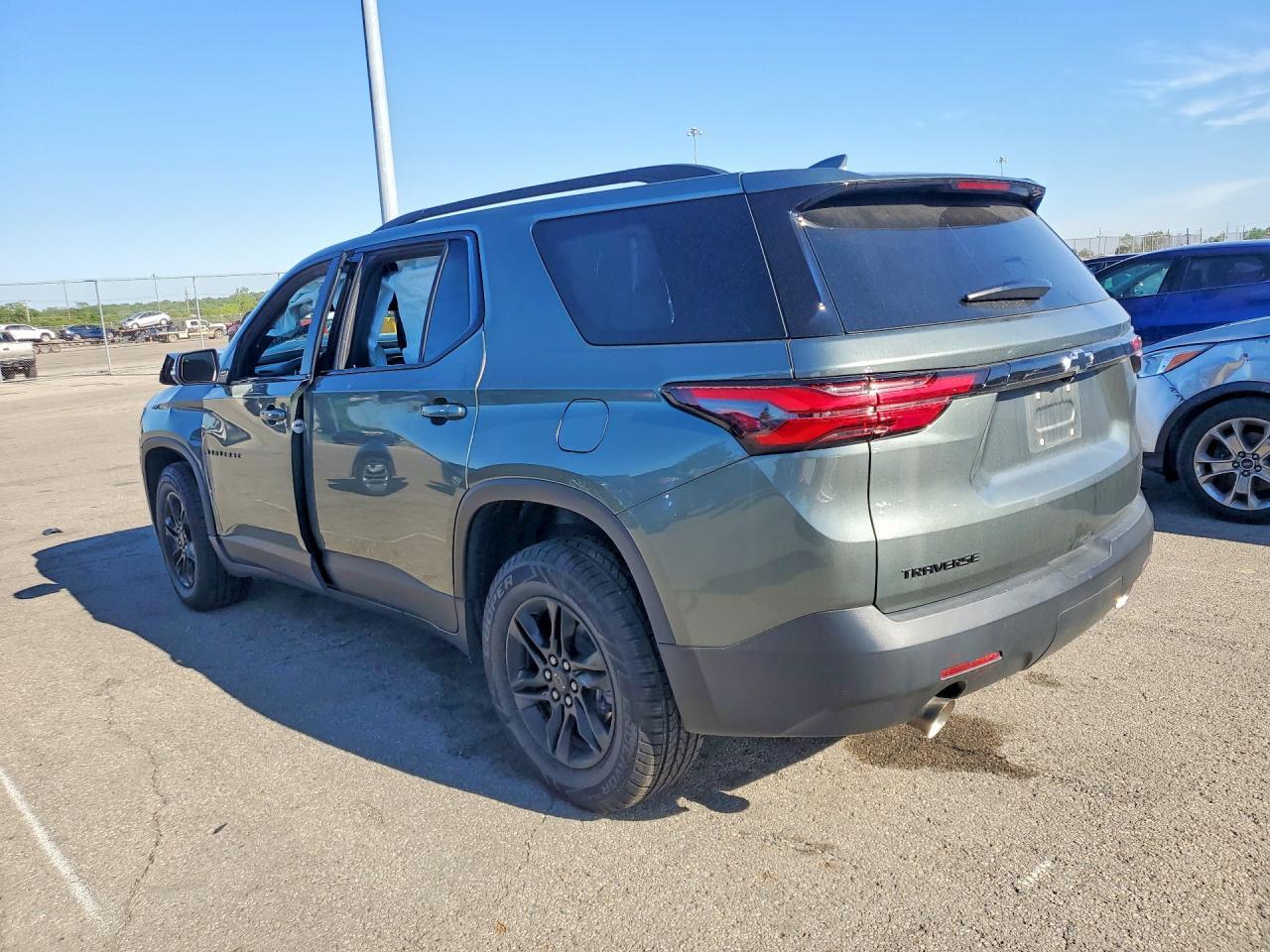 2023 Chevrolet Traverse Lt - Image 2