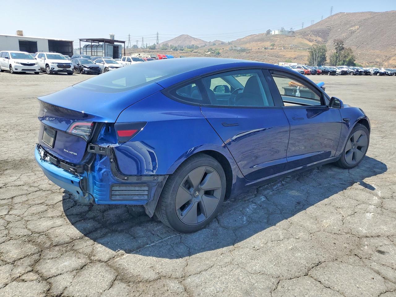 2023 Tesla Model 3 - Фото 3