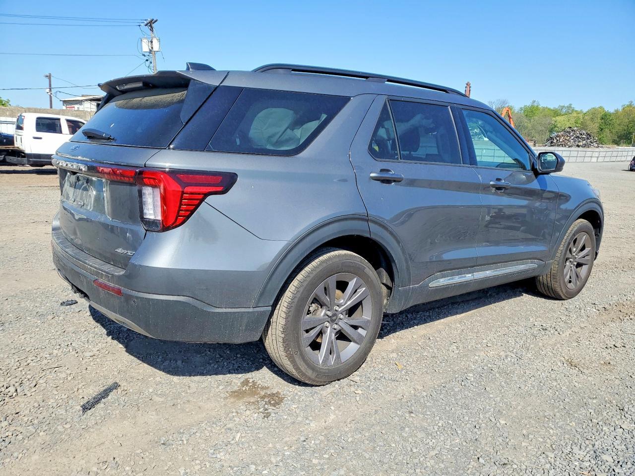2025 Ford Explorer Active - Фото 3