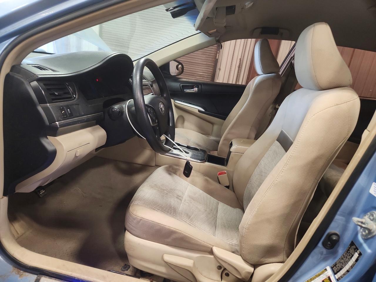 2012 Toyota Camry Hybrid Le - Image 7
