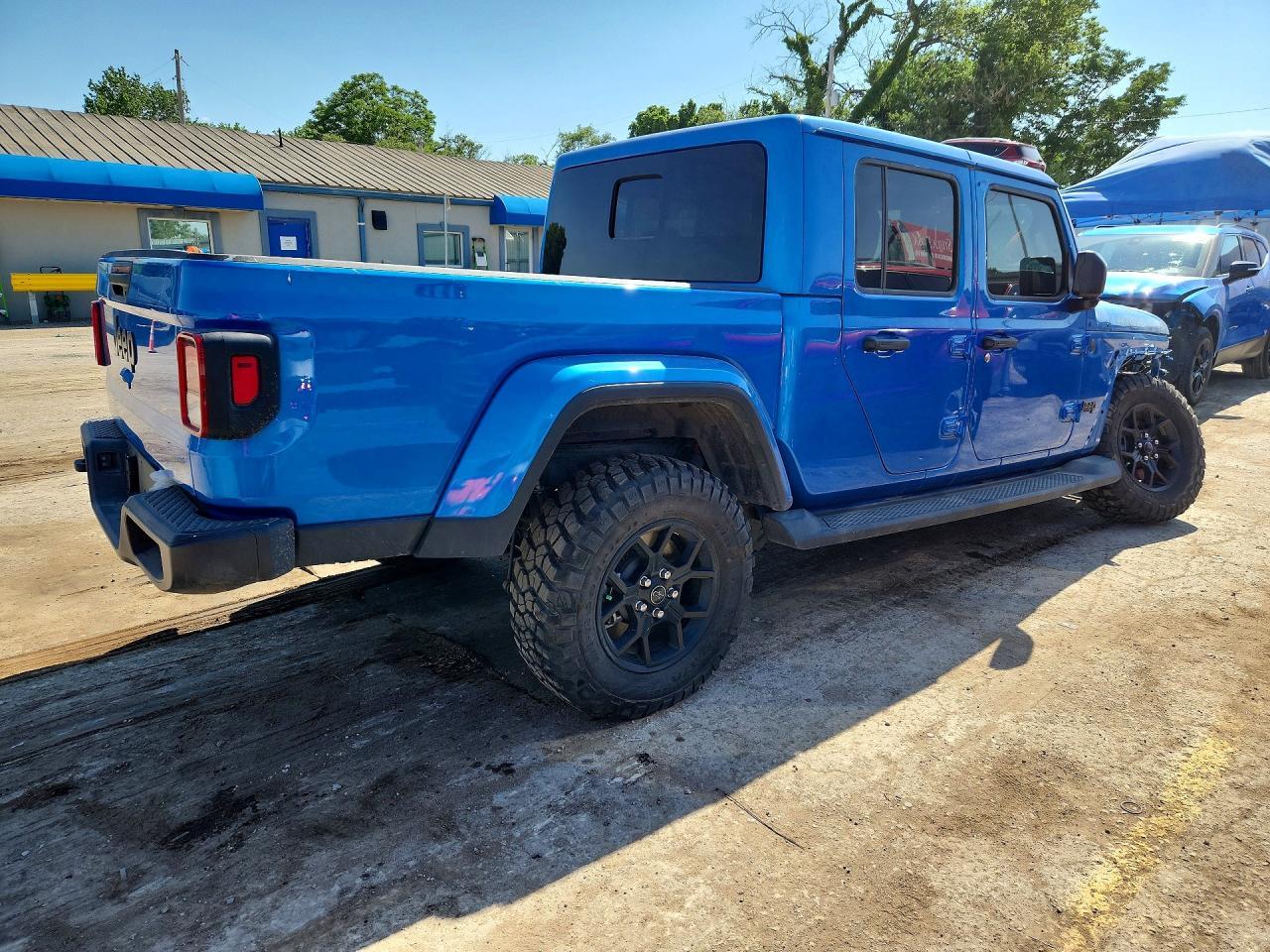 2025 Jeep Gladiator Sport - Image 3