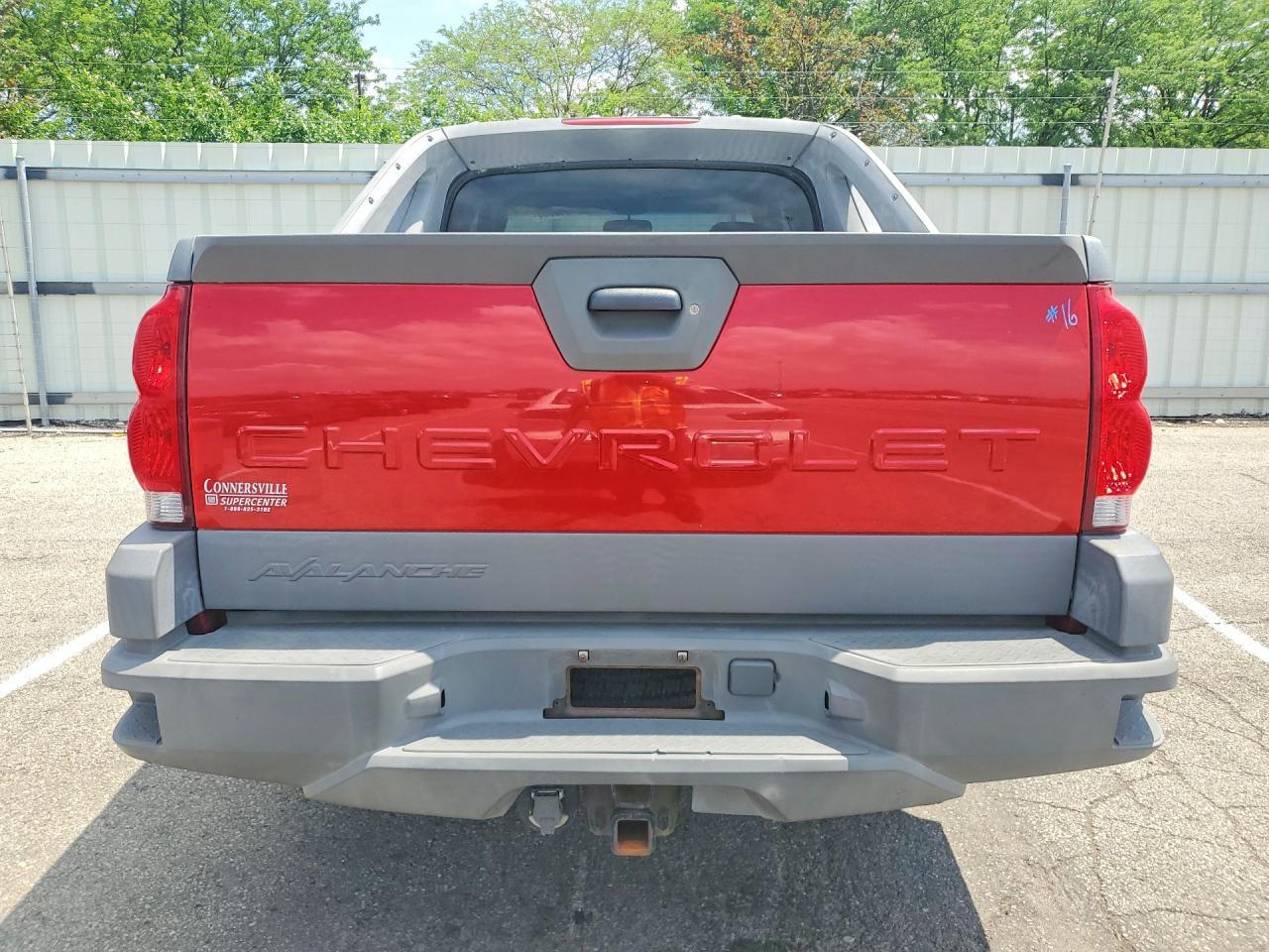 2002 Chevrolet Avalanche K1500 - Image 6