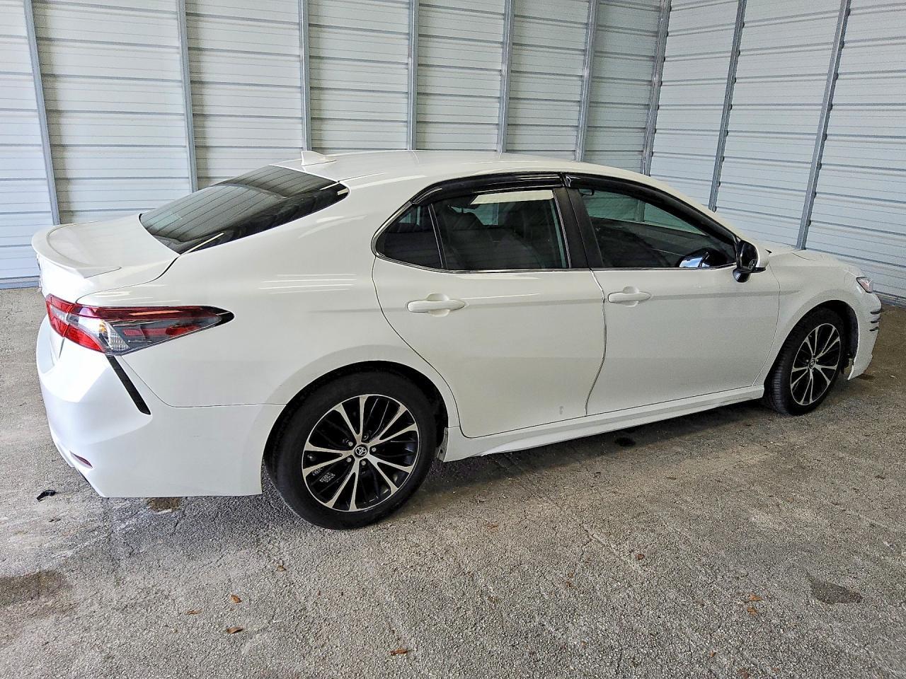 2019 Toyota Camry Se - Image 3