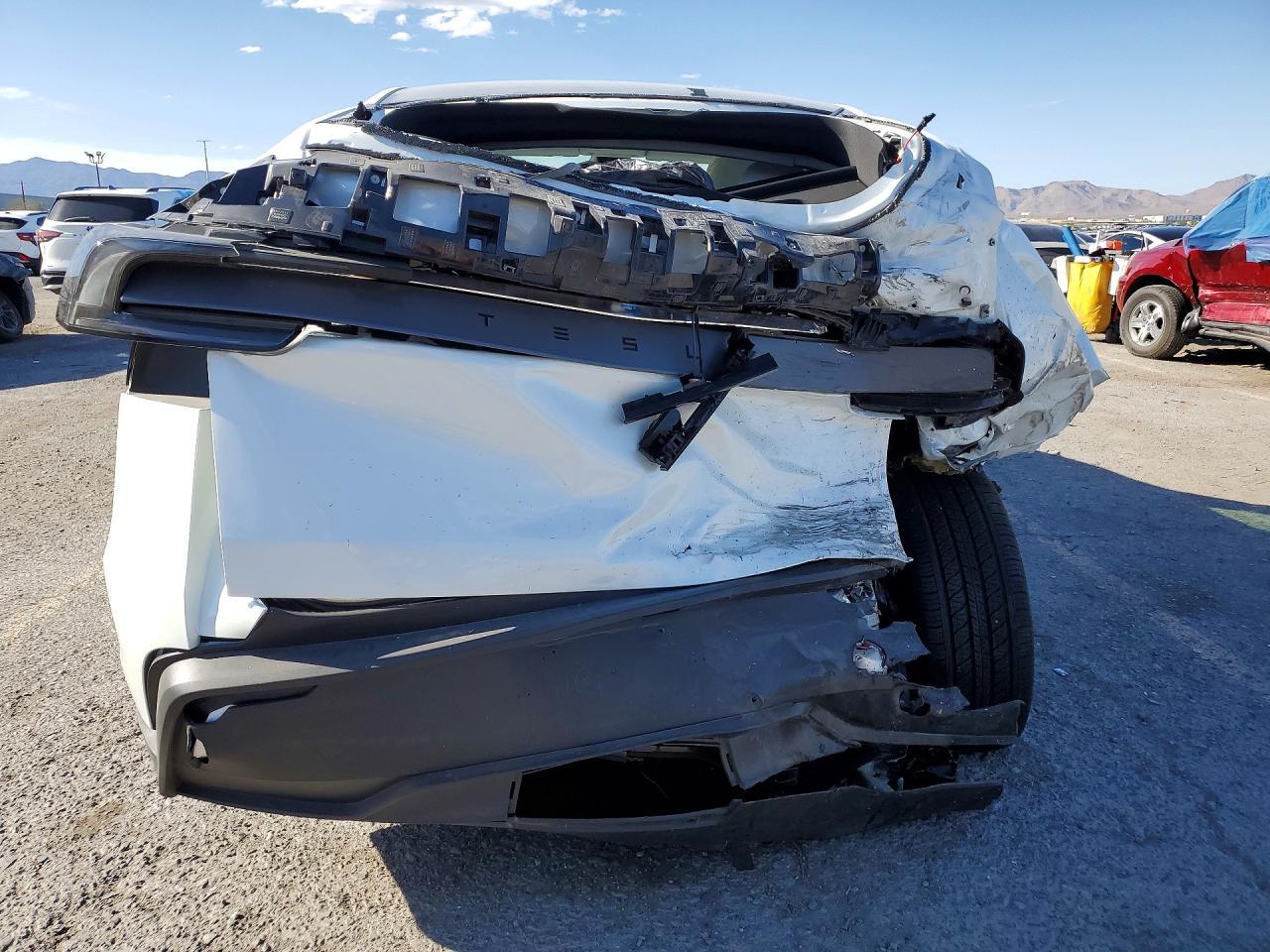 2026 Tesla Model Y - Фото 6