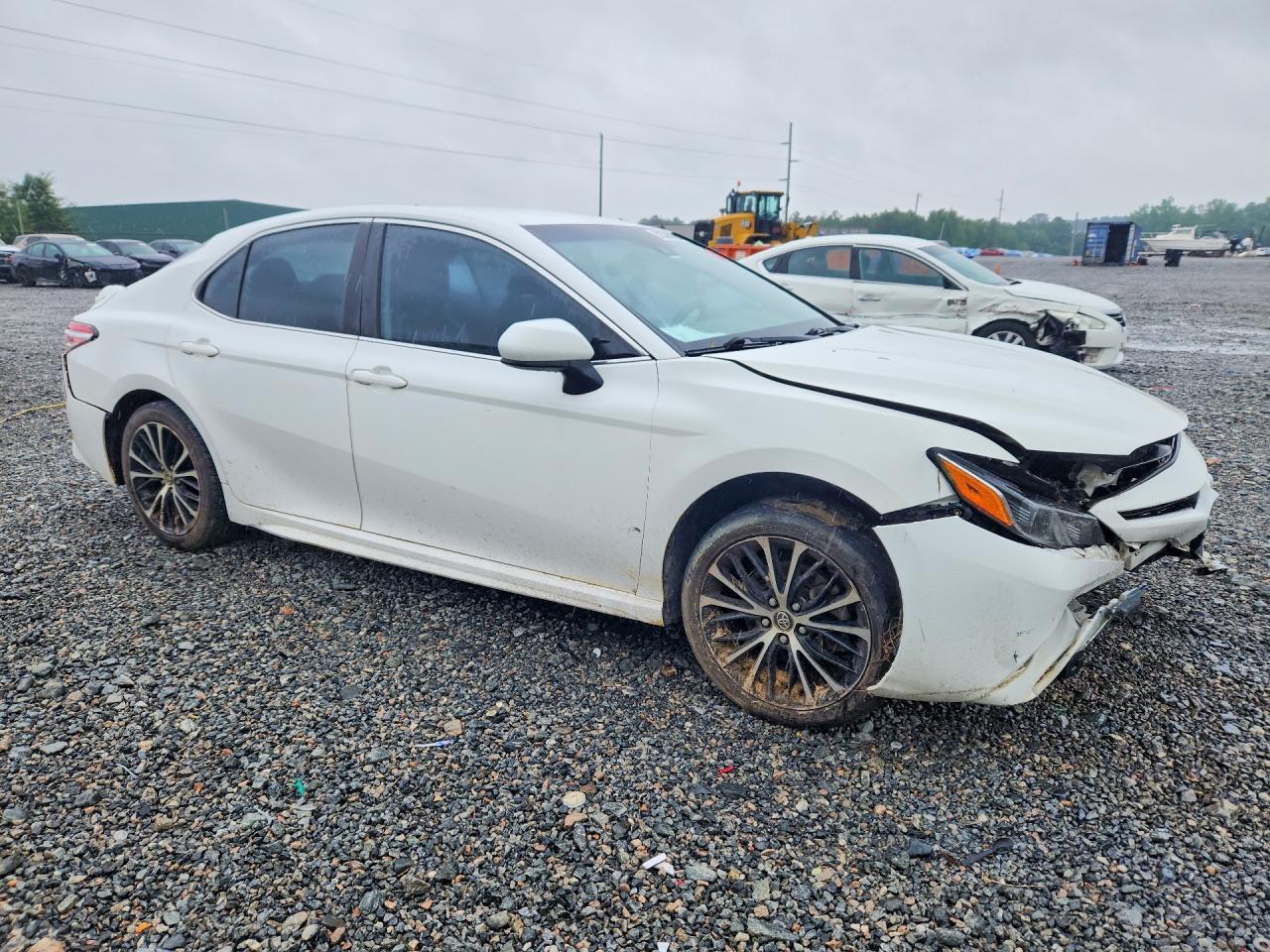 2020 Toyota Camry Se - Фото 4