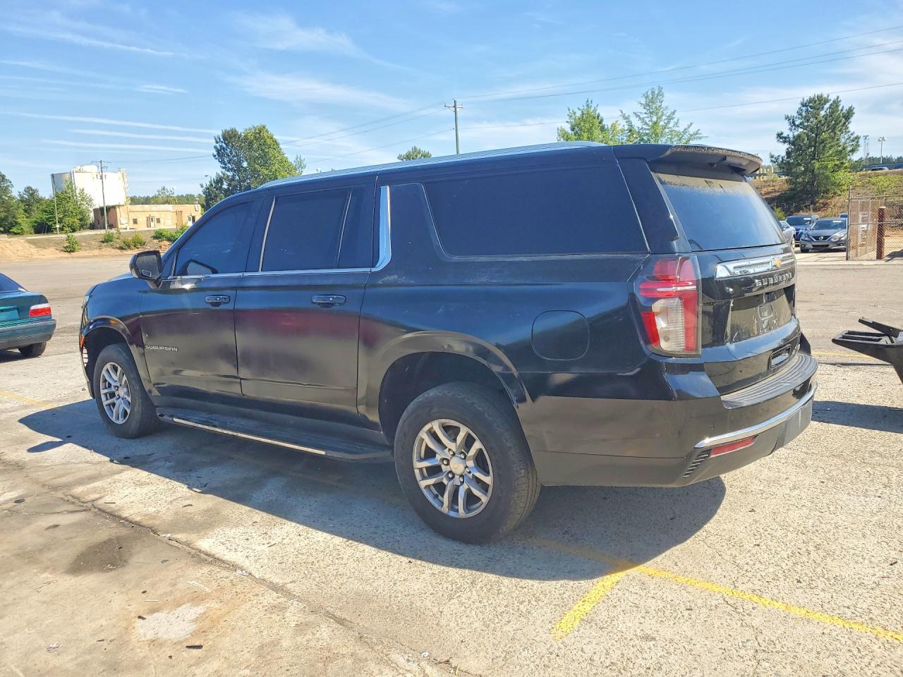 2021 Chevrolet Suburban K1500 Lt - Image 2