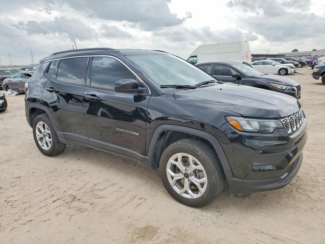 2025 Jeep Compass Latitude - Фото 4