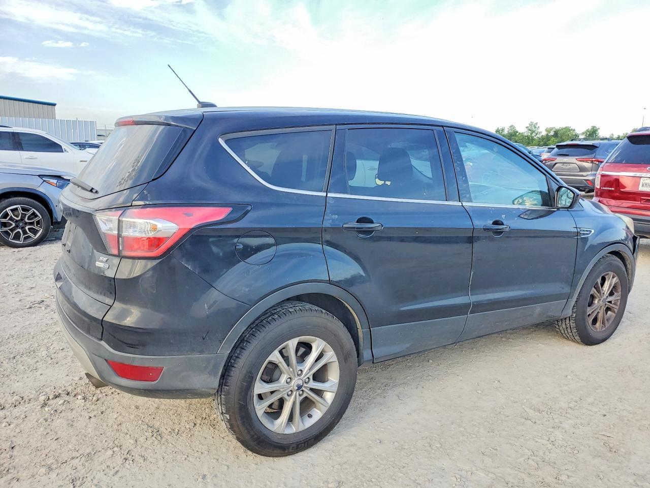 2017 Ford Escape Se - Фото 3