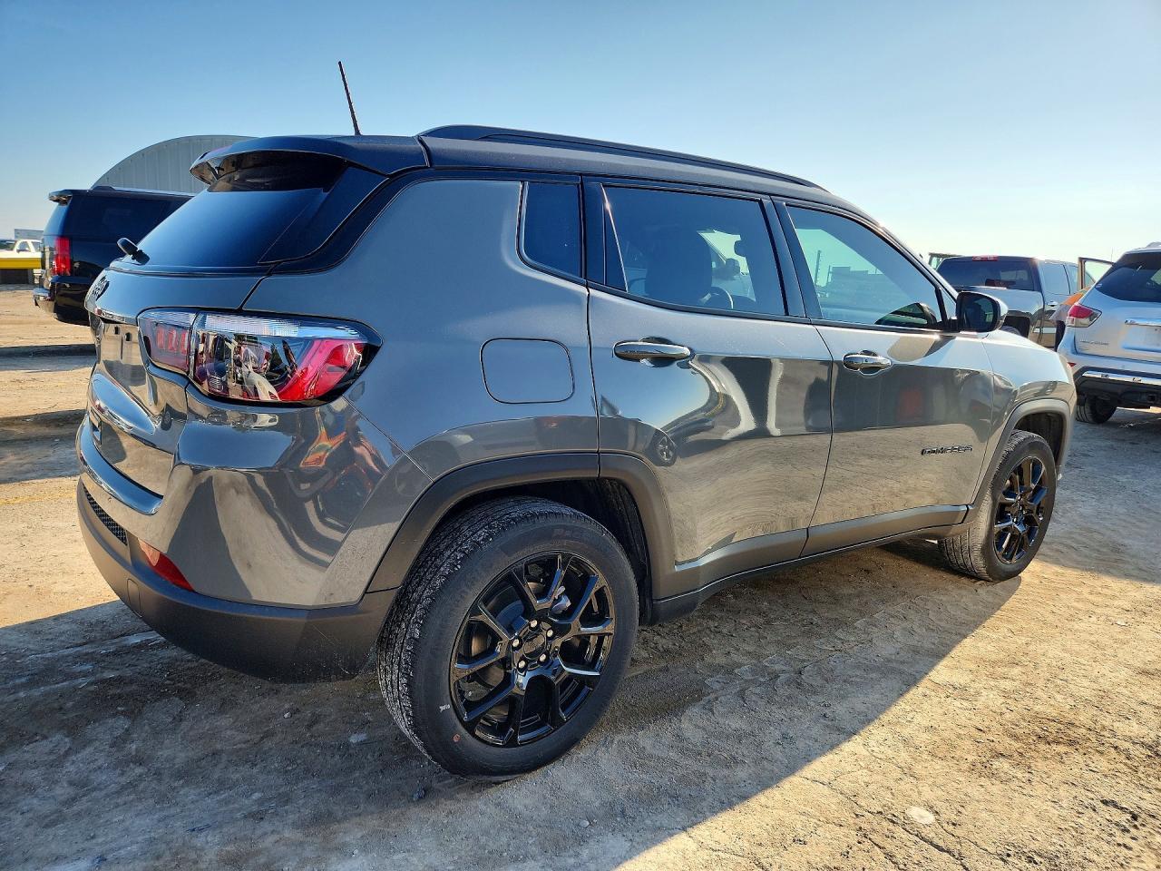 2024 Jeep Compass Latitude - Image 3