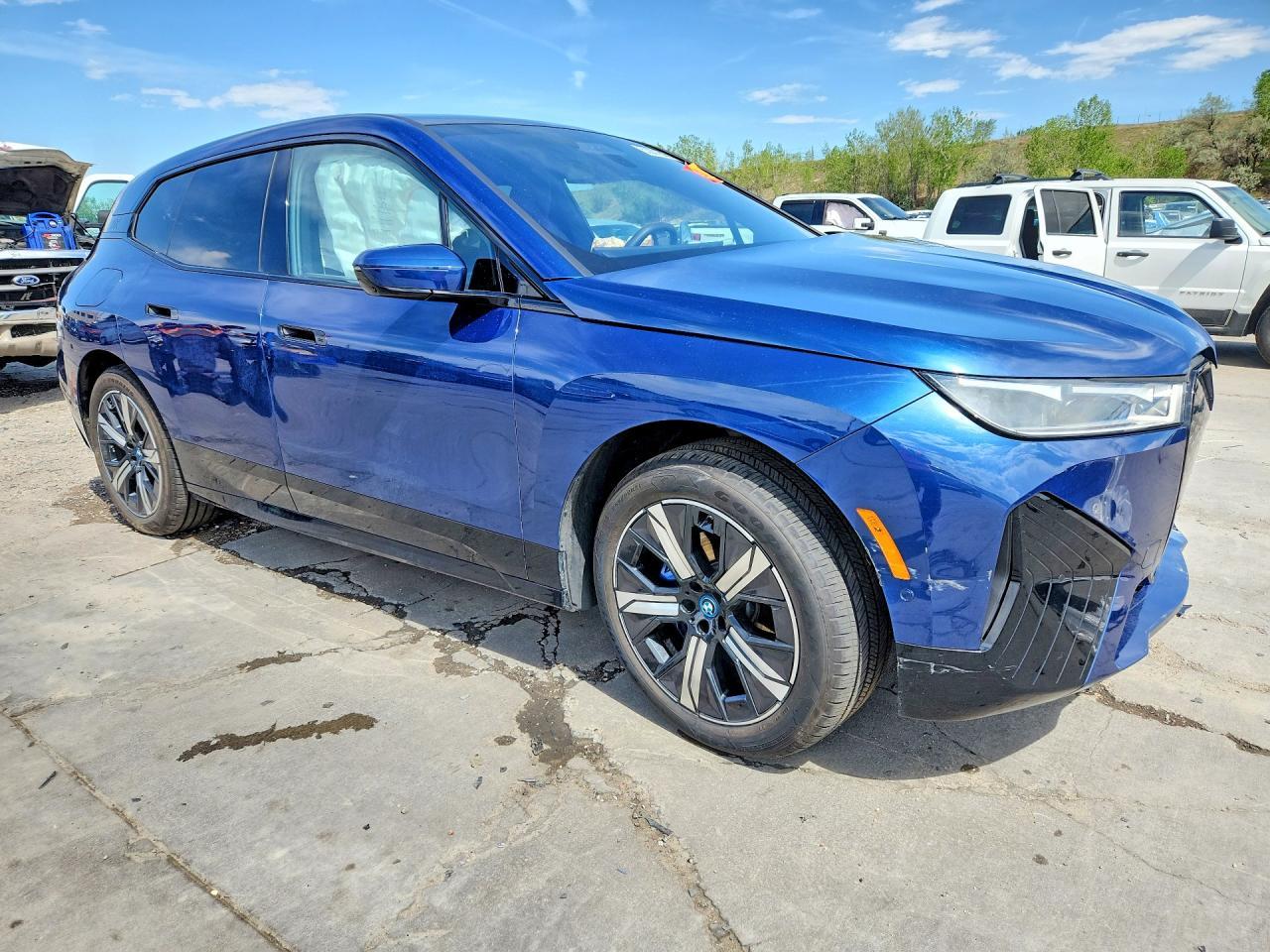 2025 BMW Ix xDrive50 - Фото 4
