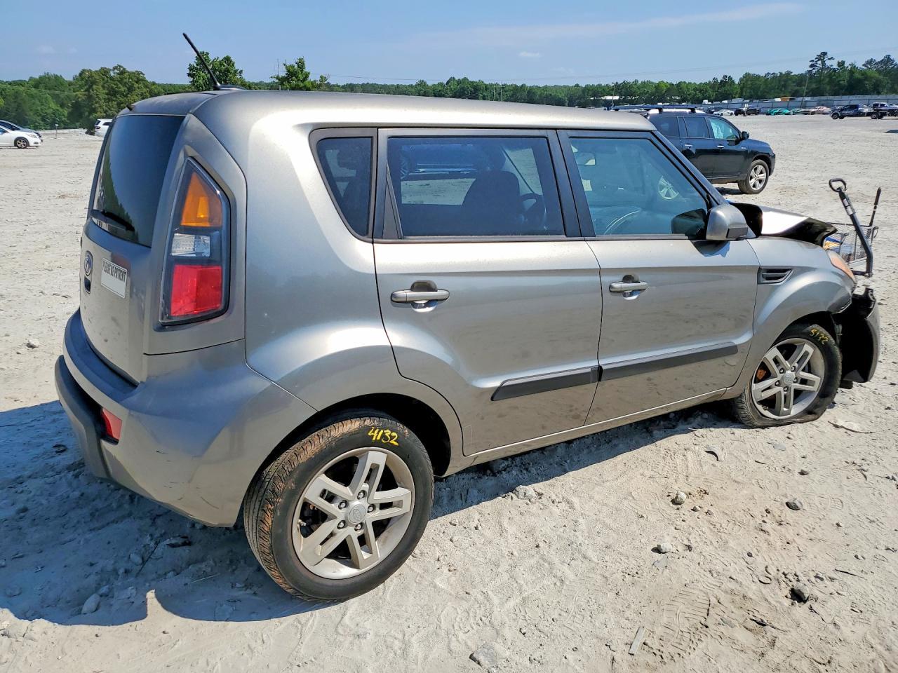 2011 Kia Soul + - Image 3