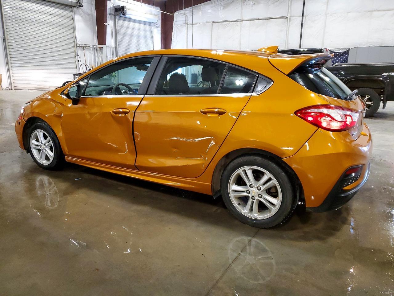 2017 Chevrolet Cruze Lt - Фото 2