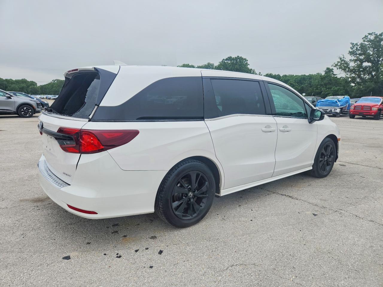 2024 Honda Odyssey Sport - Image 3