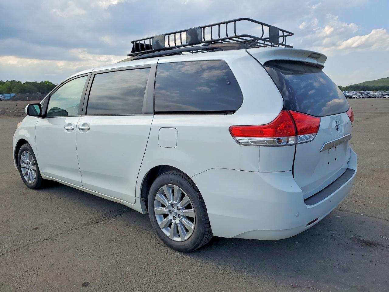2013 Toyota Sienna Limited 7-Passenger - Фото 2