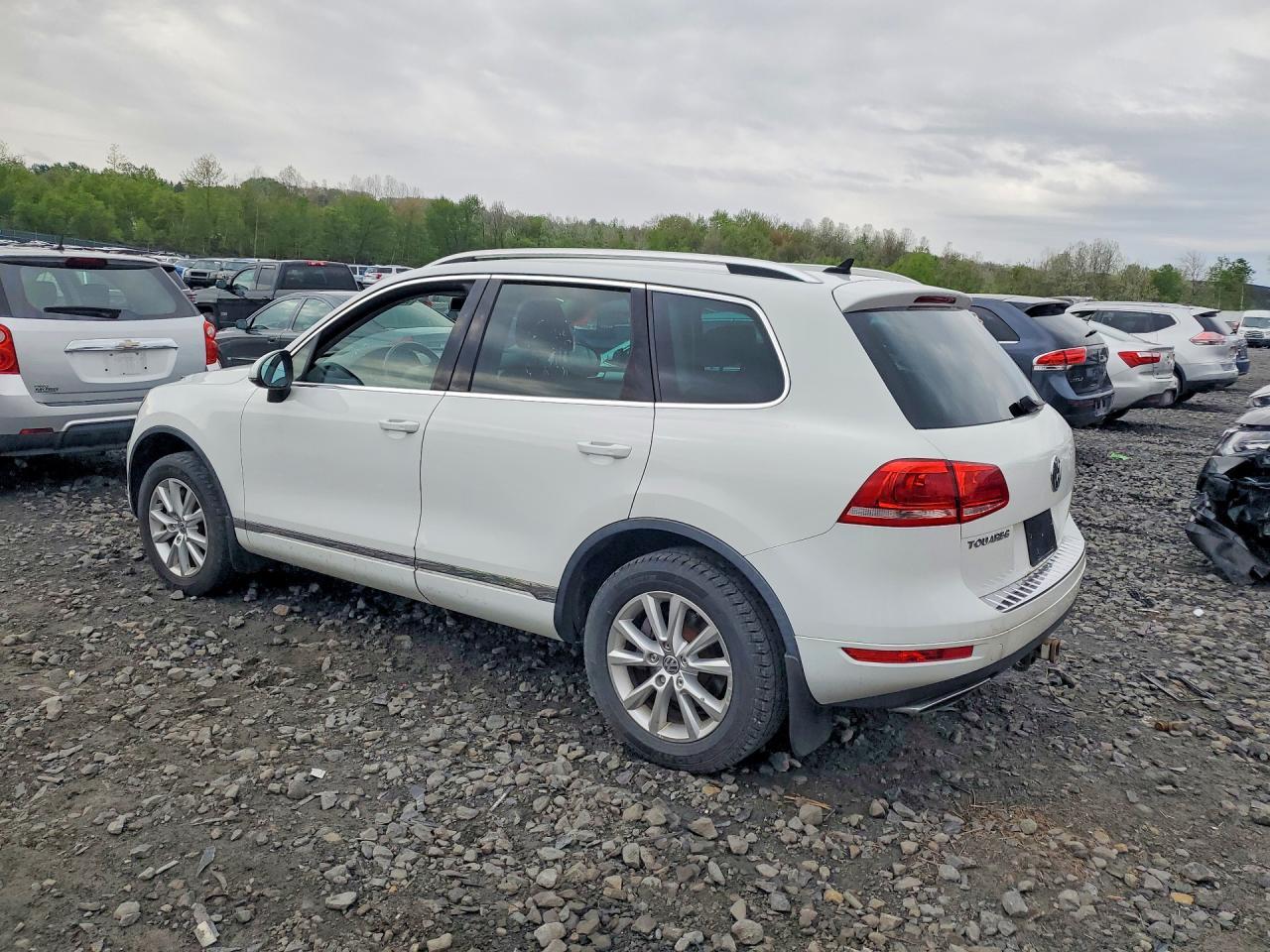 2014 Volkswagen Touareg V6 Tdi - Image 2