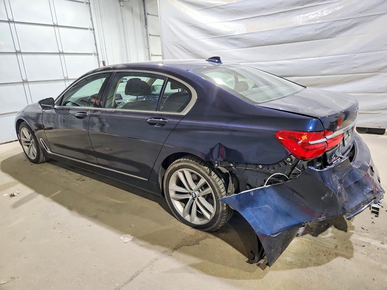 2019 BMW 750 Xi - Image 2