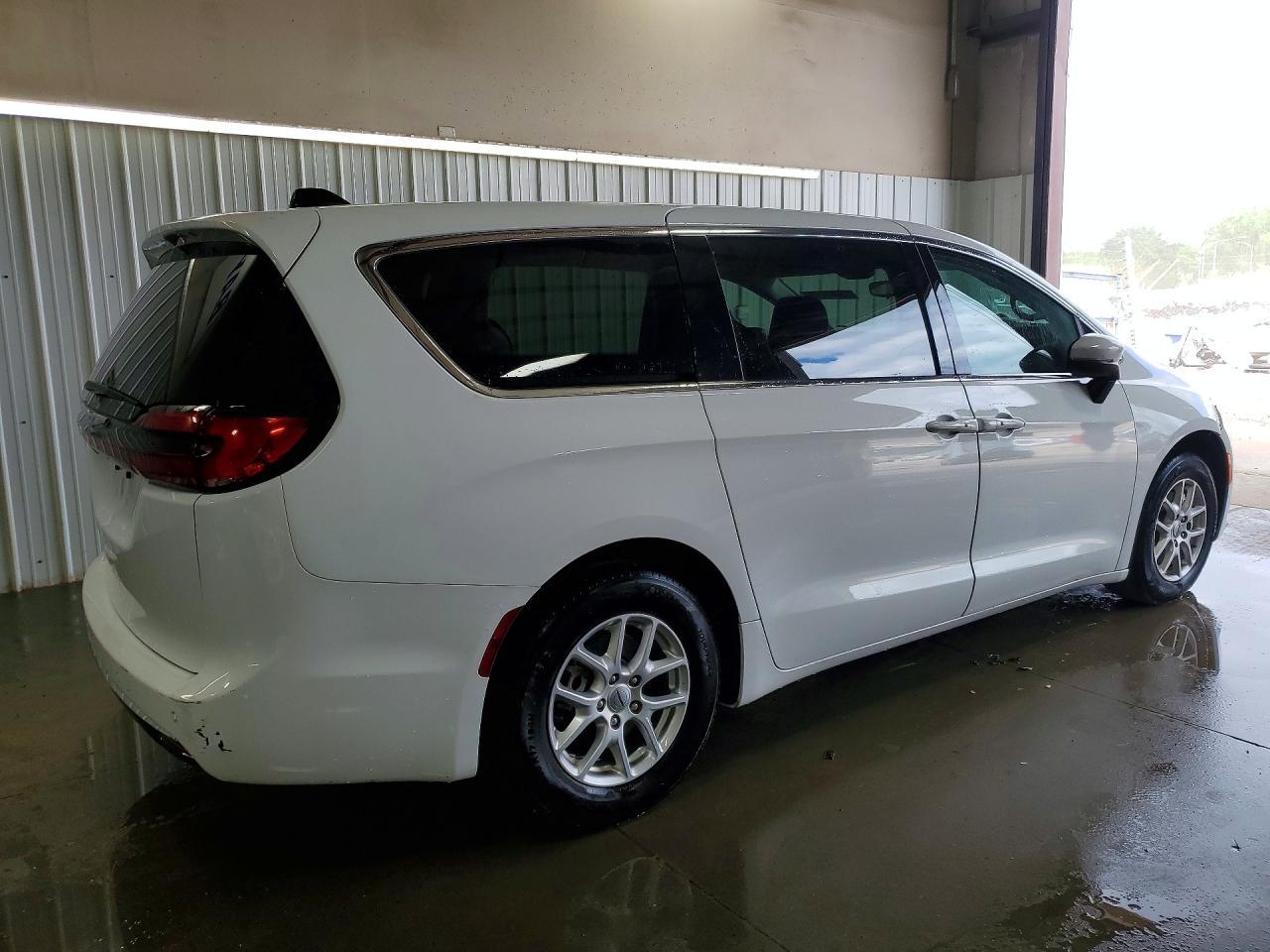 2023 Chrysler Pacifica Touring L - Фото 3