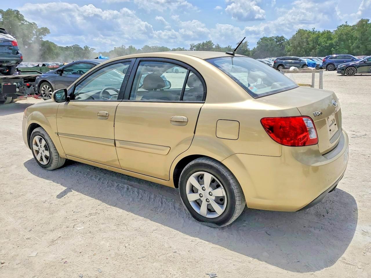 2010 Kia Rio - Image 2