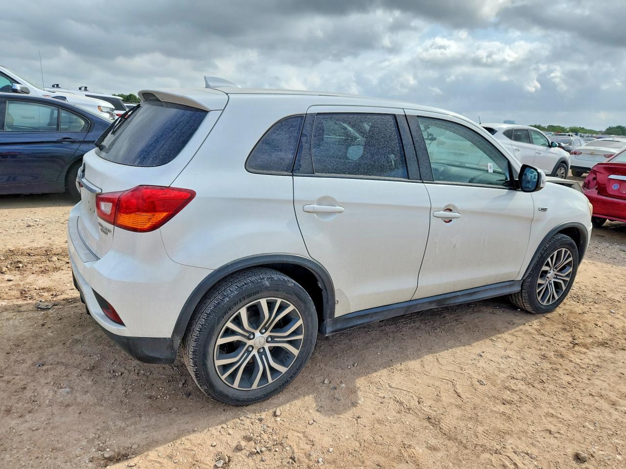 2018 Mitsubishi Outlander Sport Es - Фото 3