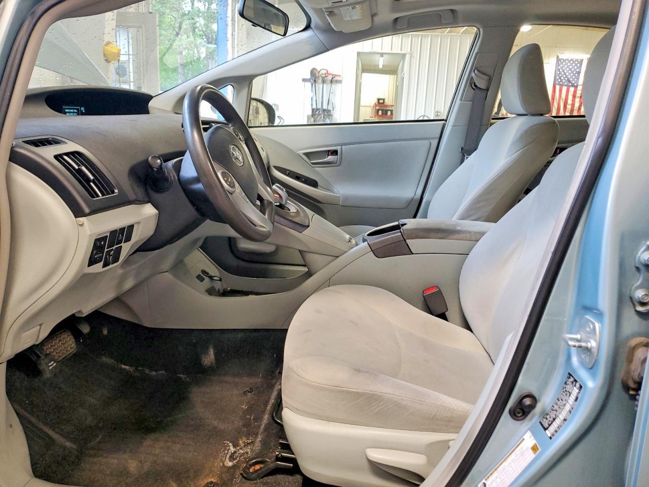 2014 Toyota Prius Three - Фото 7