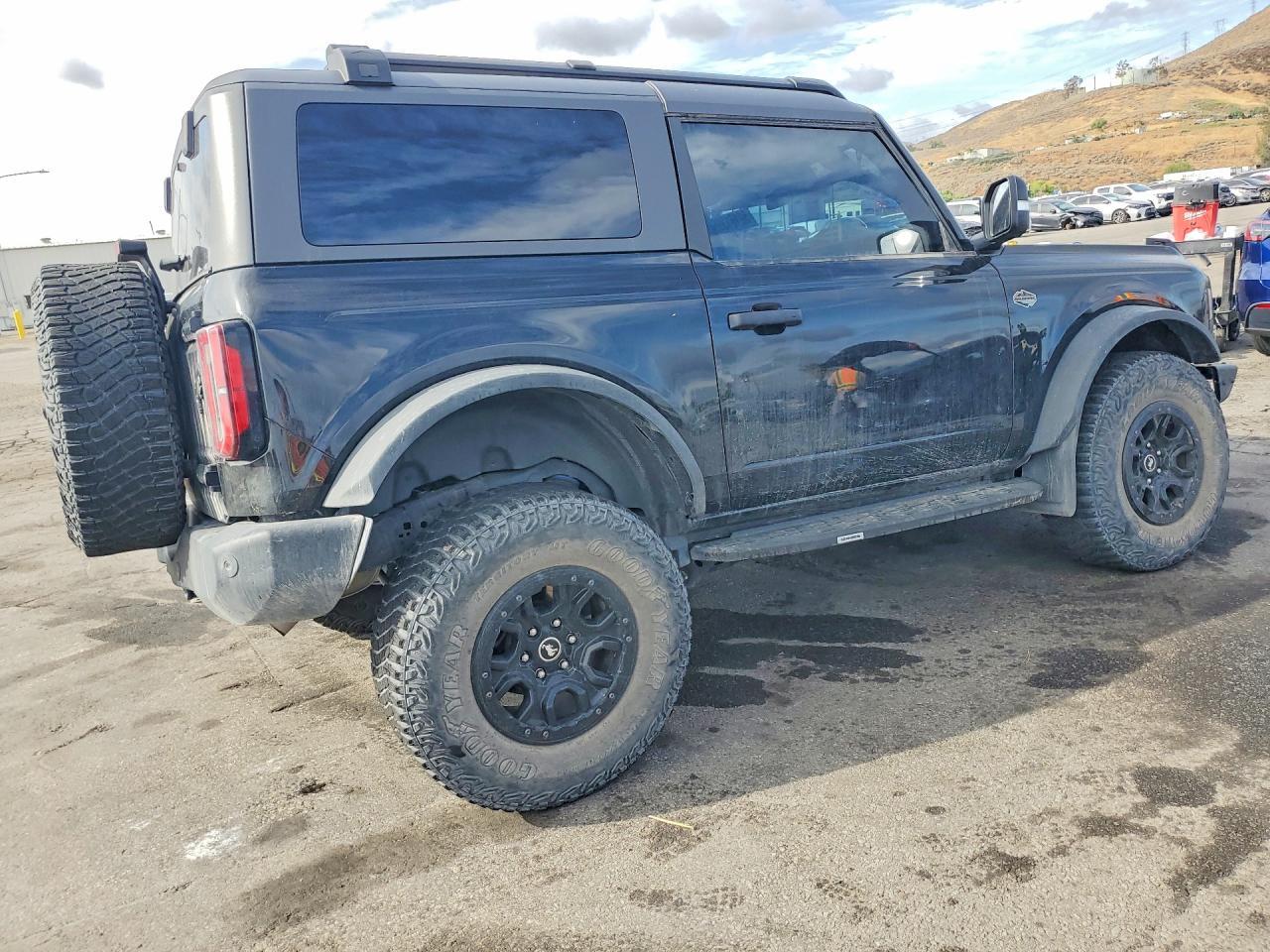2023 Ford Bronco Base - Image 3