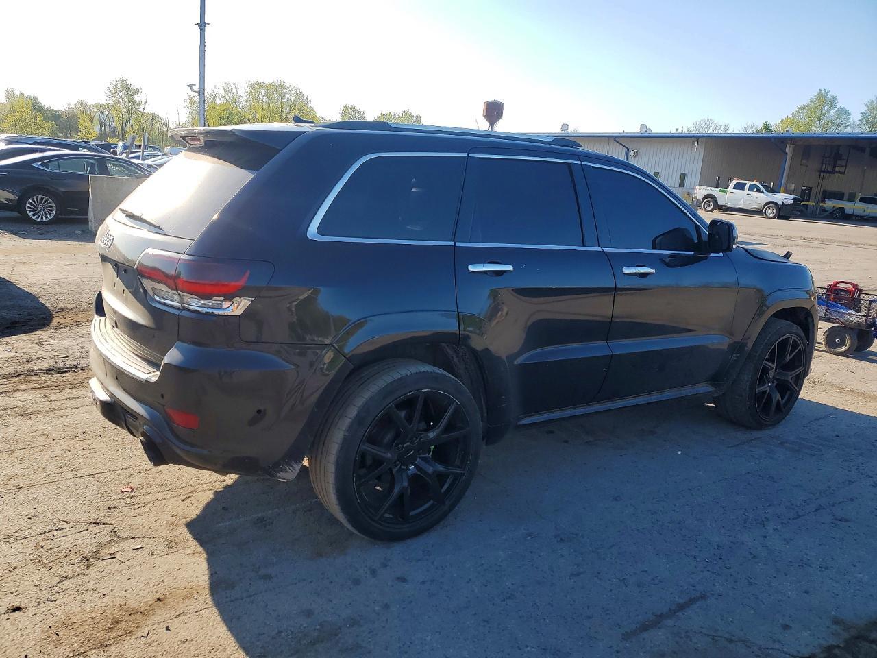 2015 Jeep Grand Cherokee Overland - Image 3