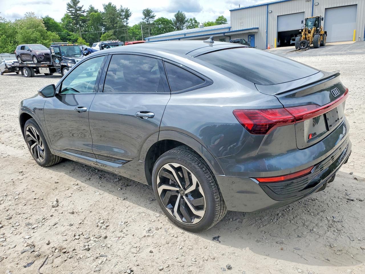 2024 Audi Q8 E-Tron Sportback Premium Plus - Фото 2