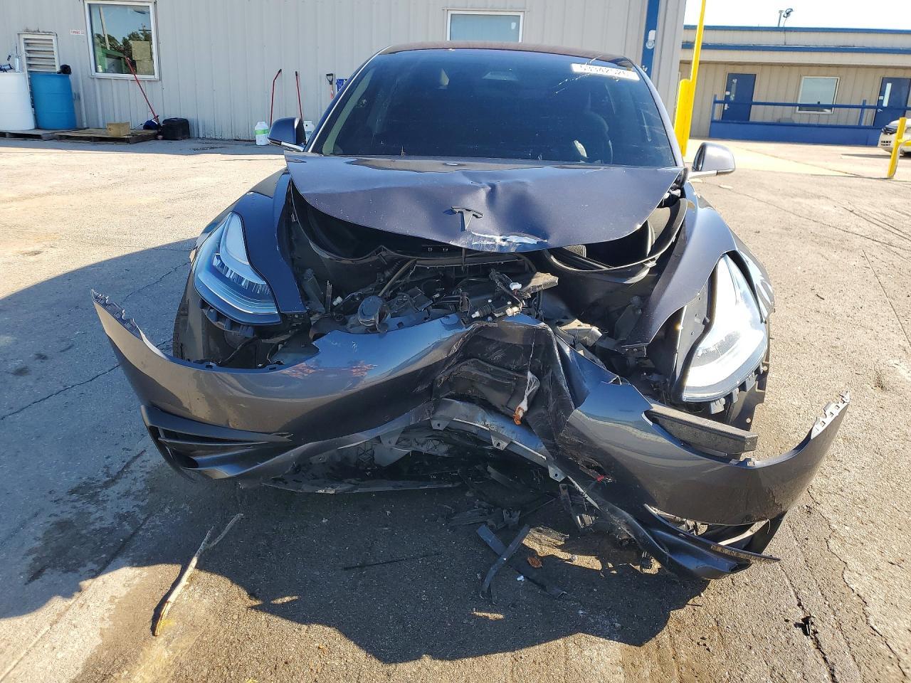 2018 Tesla Model 3 - Фото 5