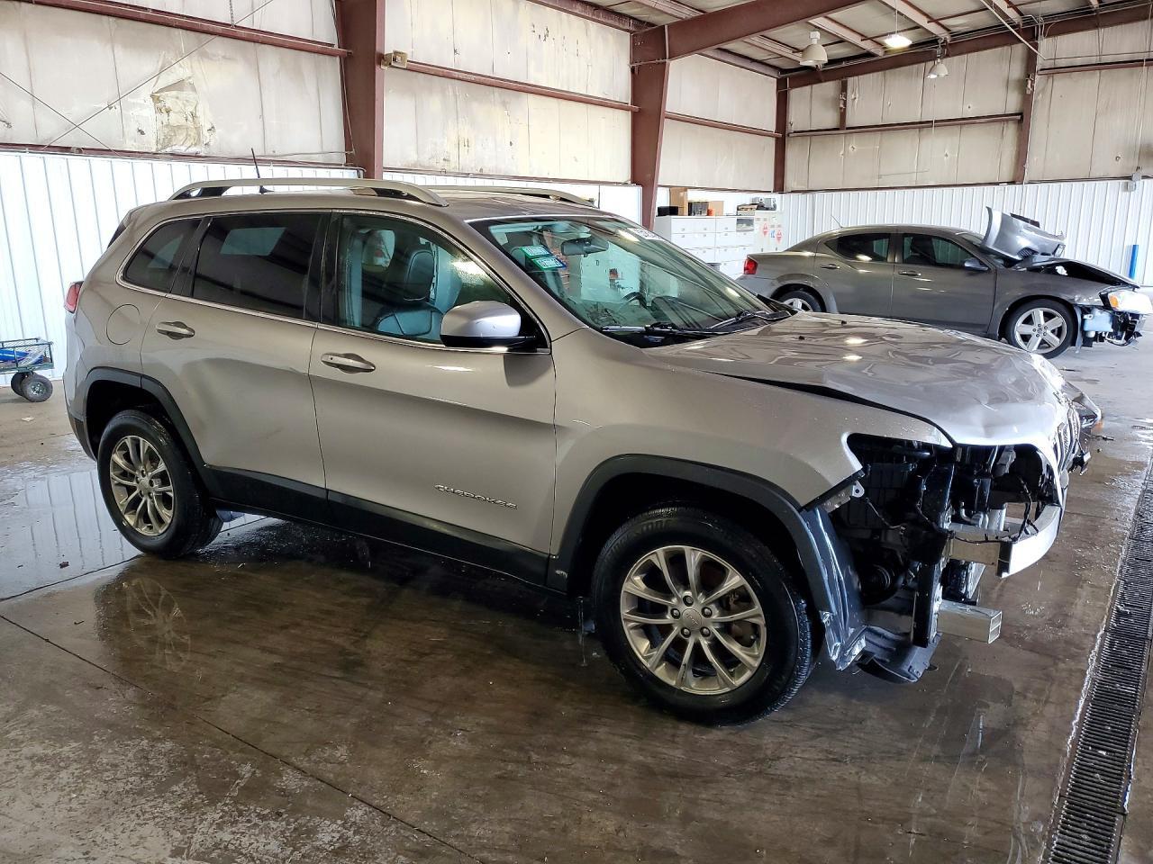 2019 Jeep Cherokee Latitude Plus - Image 4