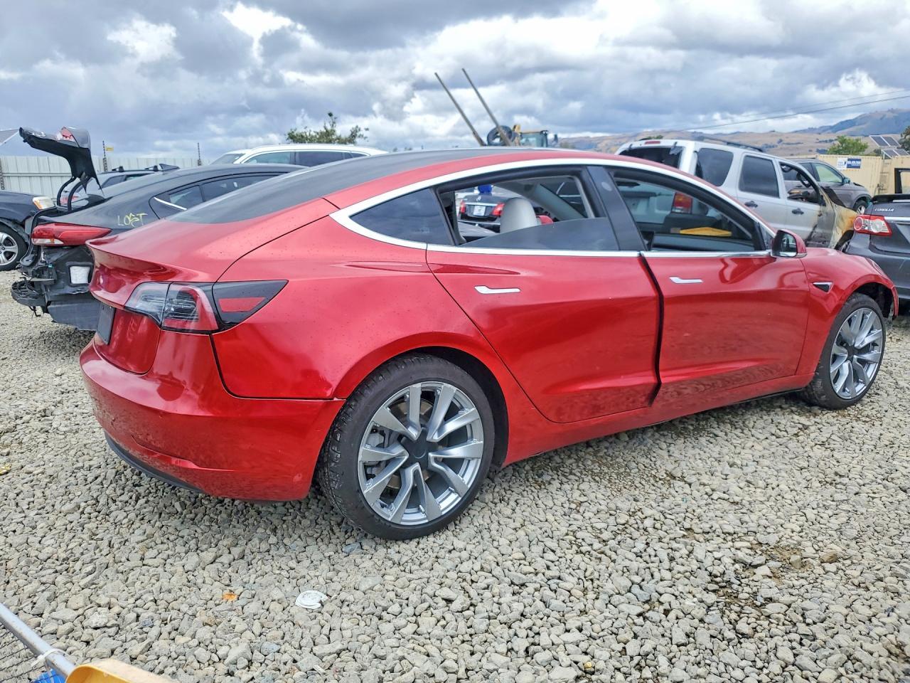 2020 Tesla Model 3 - Фото 3