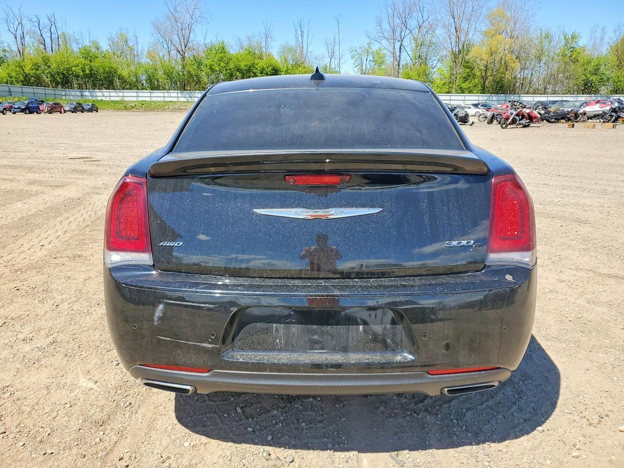 2015 Chrysler 300 S - Image 6