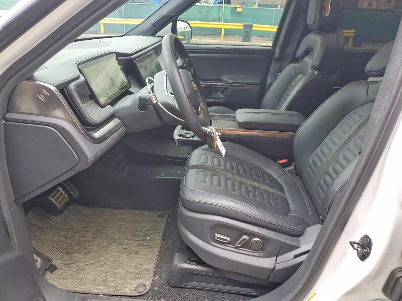 2023 Rivian R1S Adventure - Image 7