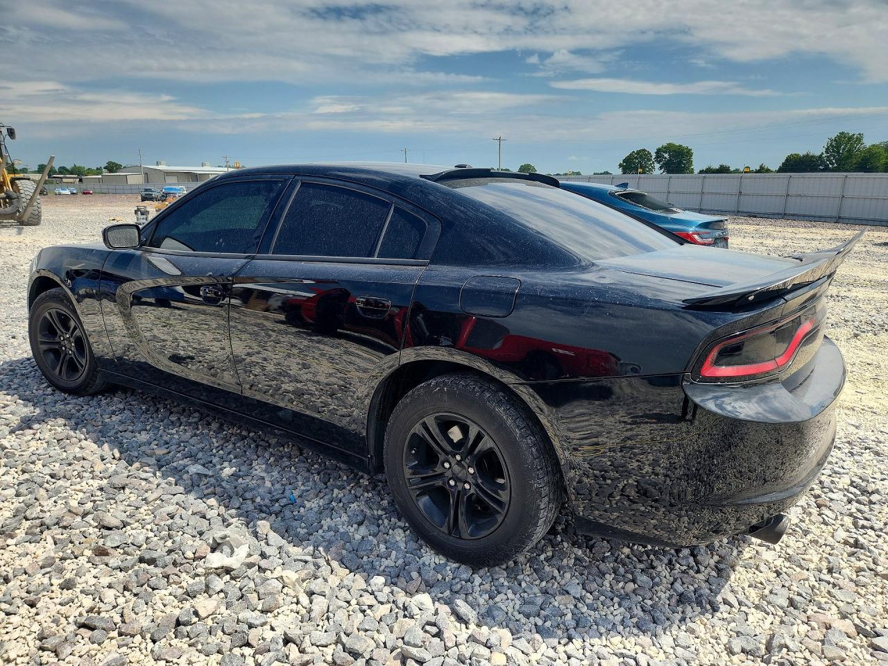 2019 Dodge Charger Sxt - Image 2
