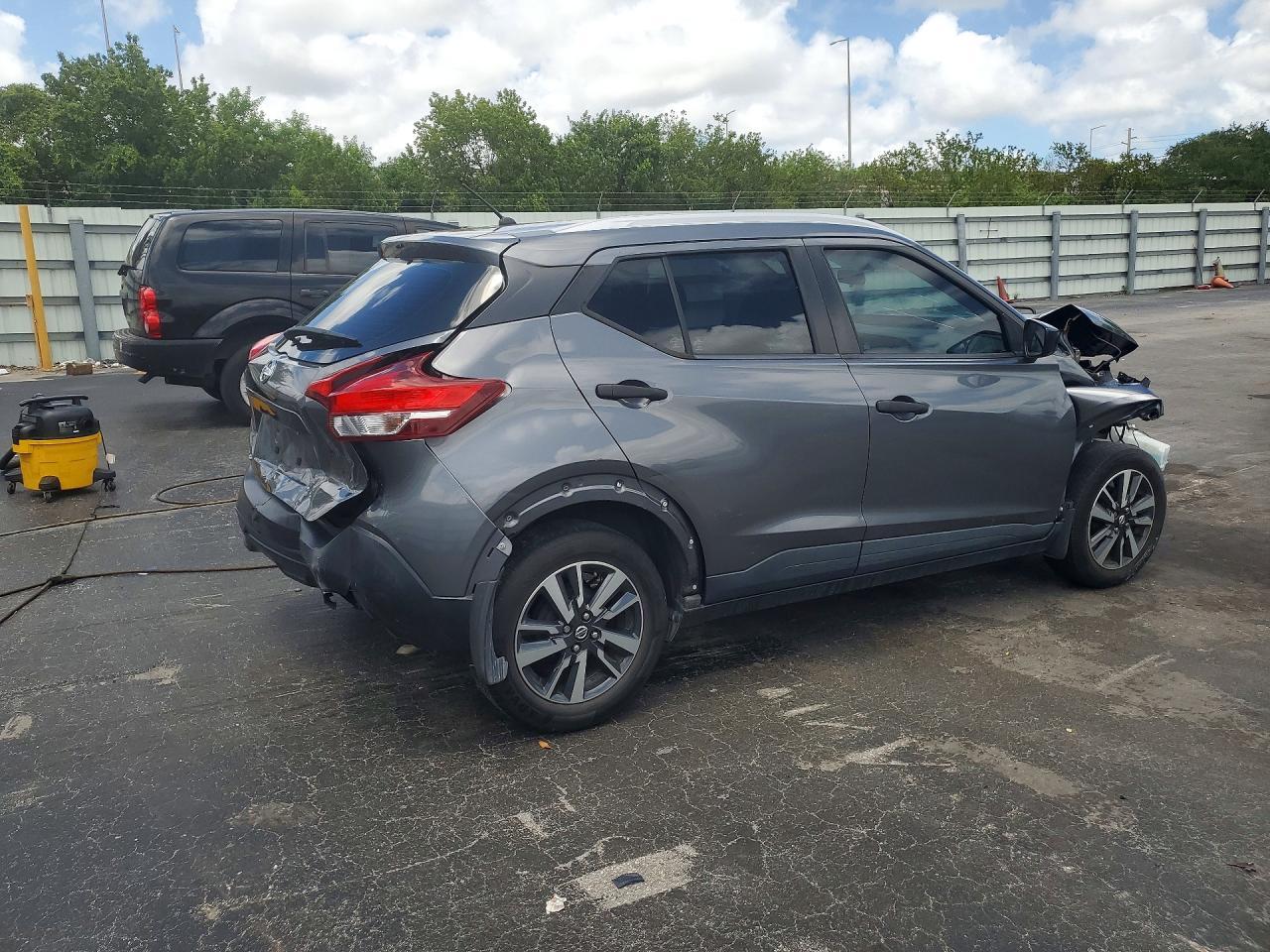 2019 Nissan Kicks S - Image 3