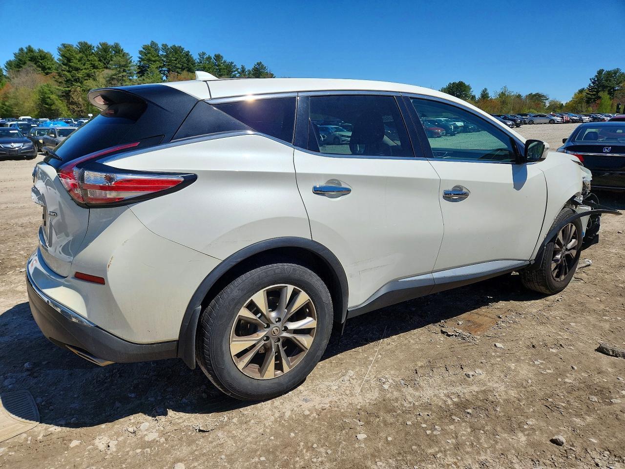 2017 Nissan Murano S - Image 3