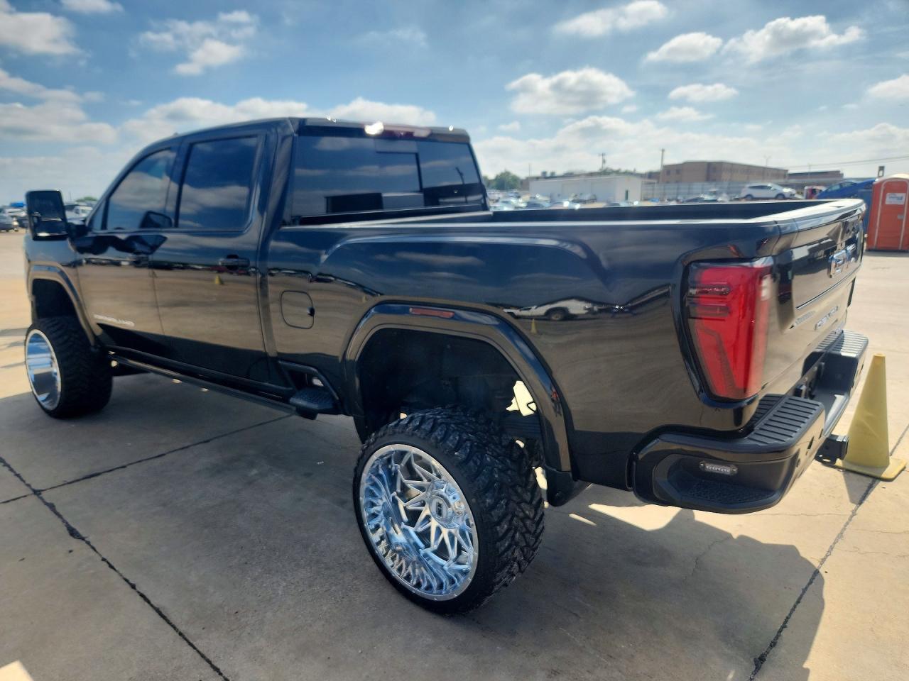 2024 GMC Sierra K2500 Denali Ultimate - Фото 2