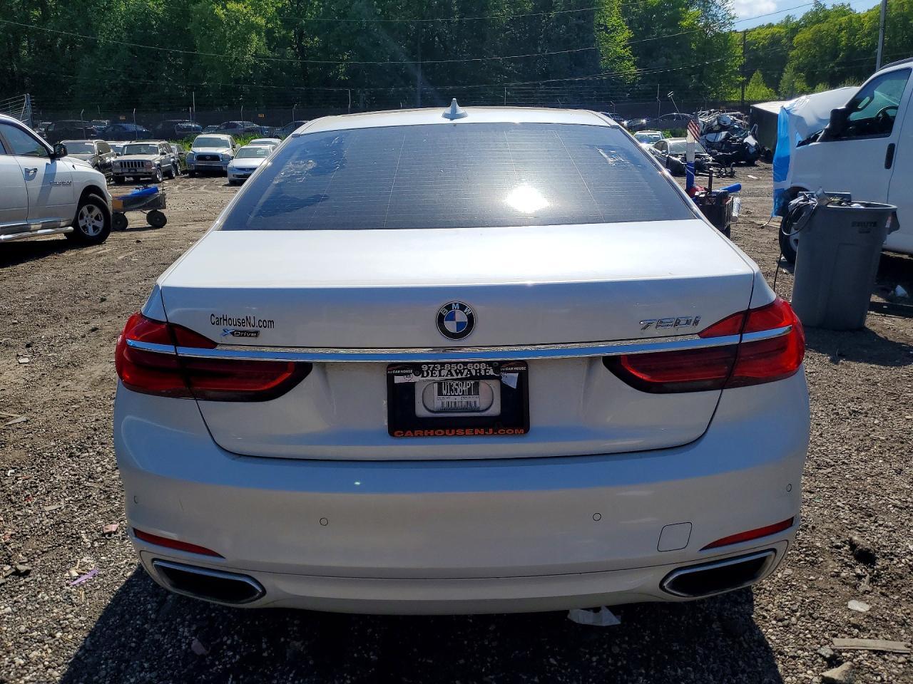 2016 BMW 750 Xi - Image 6