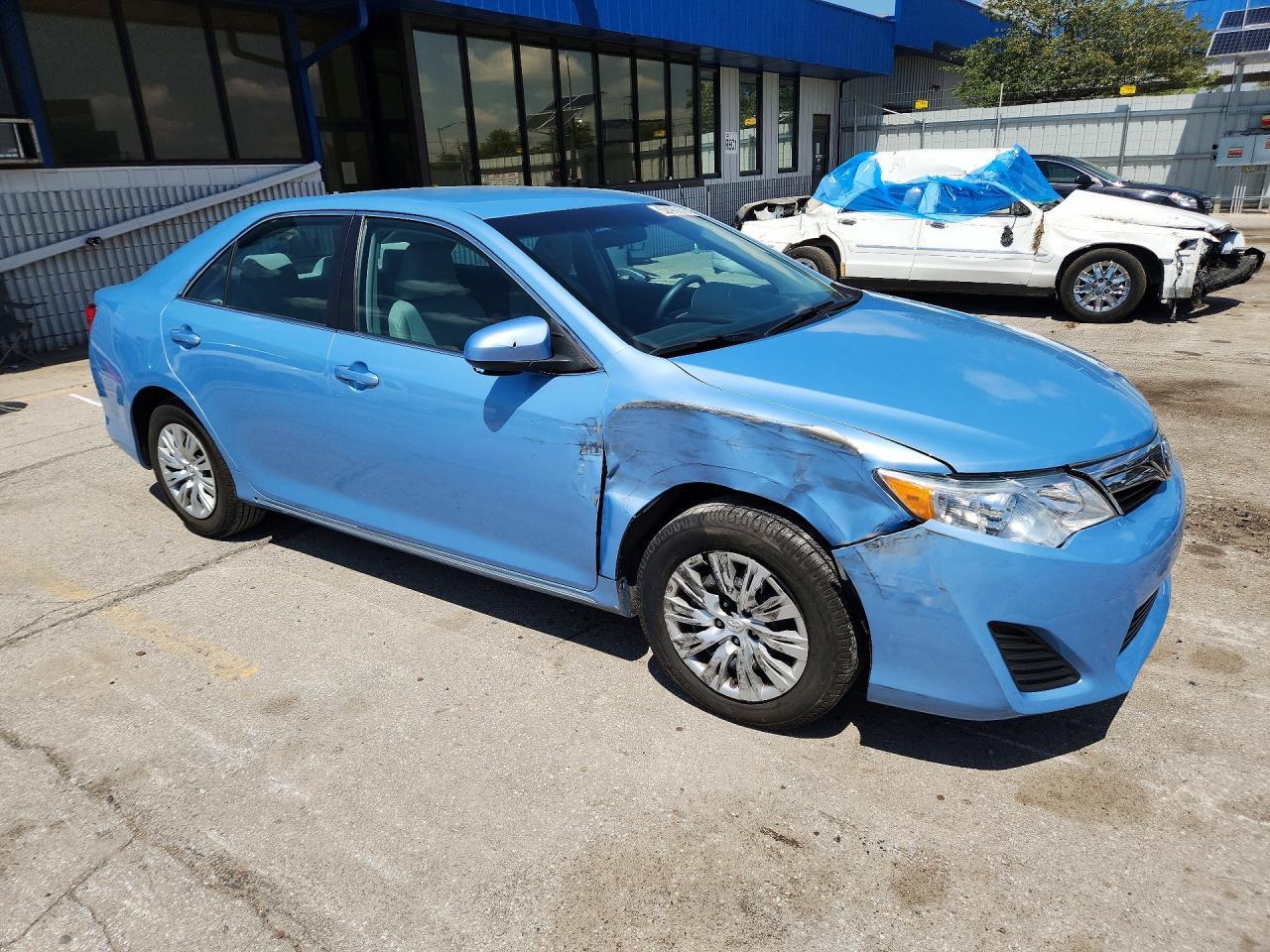 2012 Toyota Camry Le - Фото 4