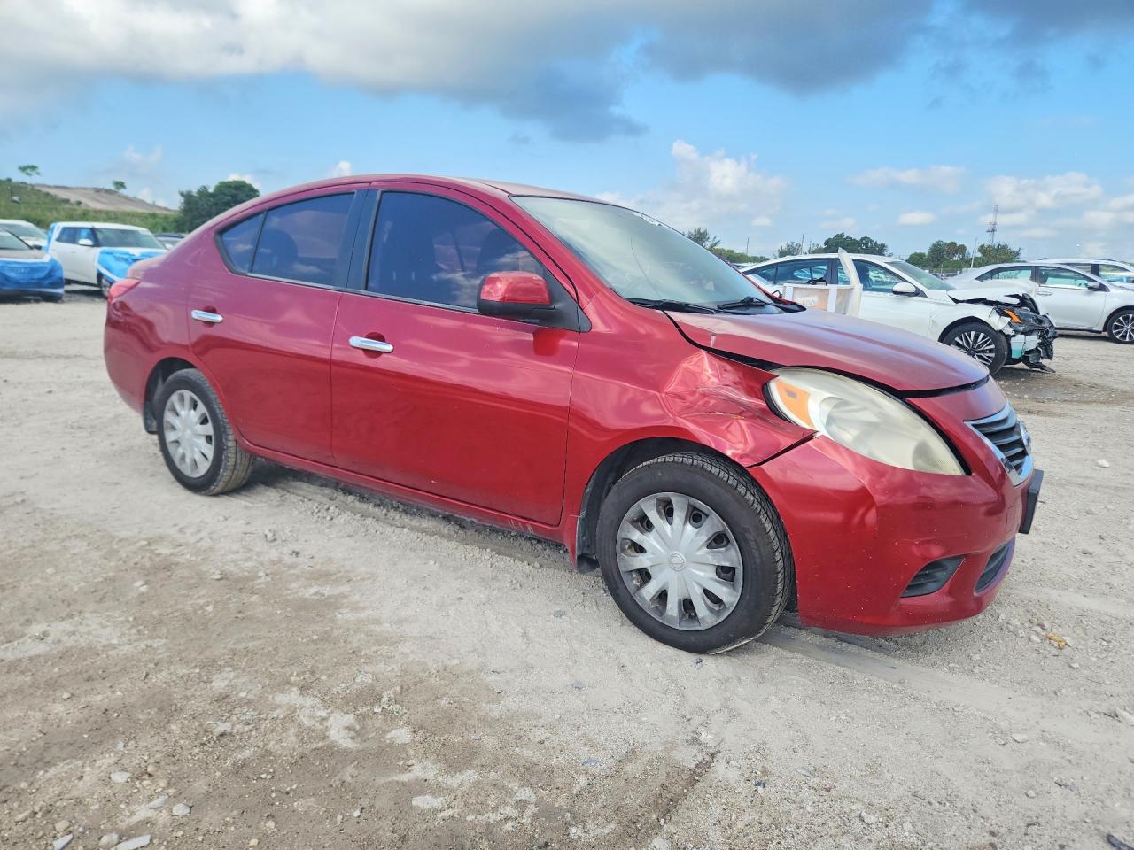 2012 Nissan Versa 1.6 S - Фото 4