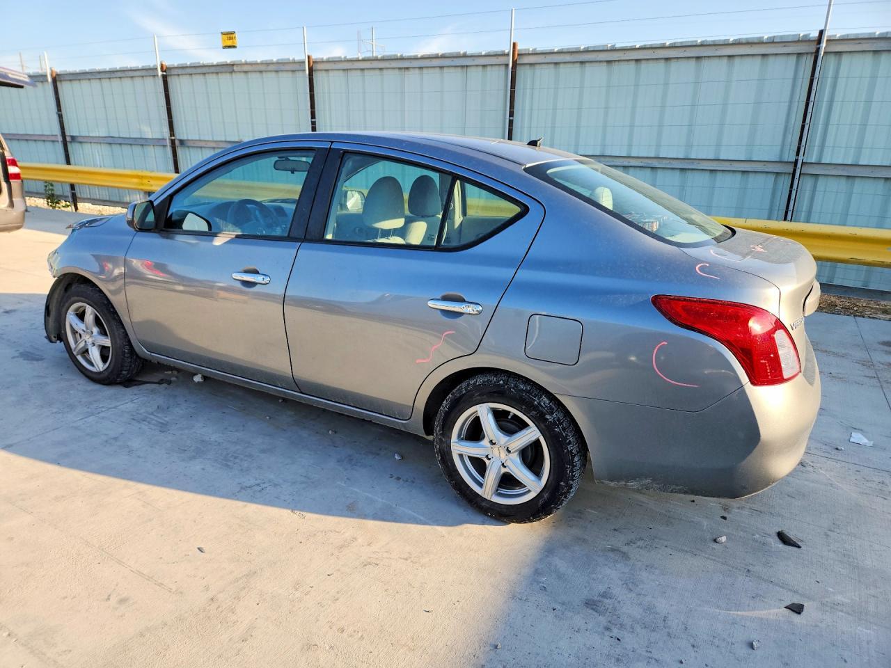2012 Nissan Versa 1.6 S - Фото 2