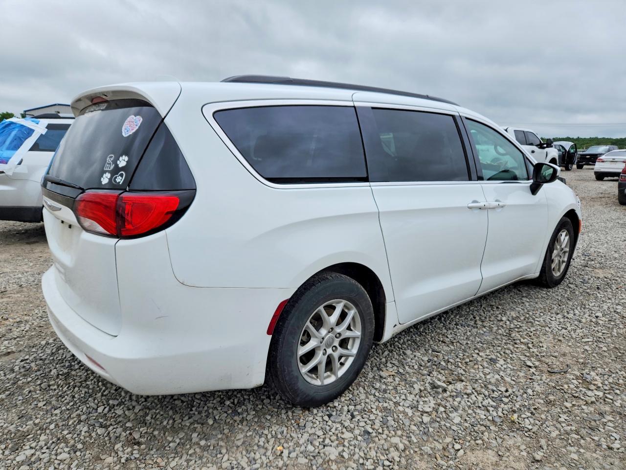 2020 Chrysler Voyager Lxi - Фото 3