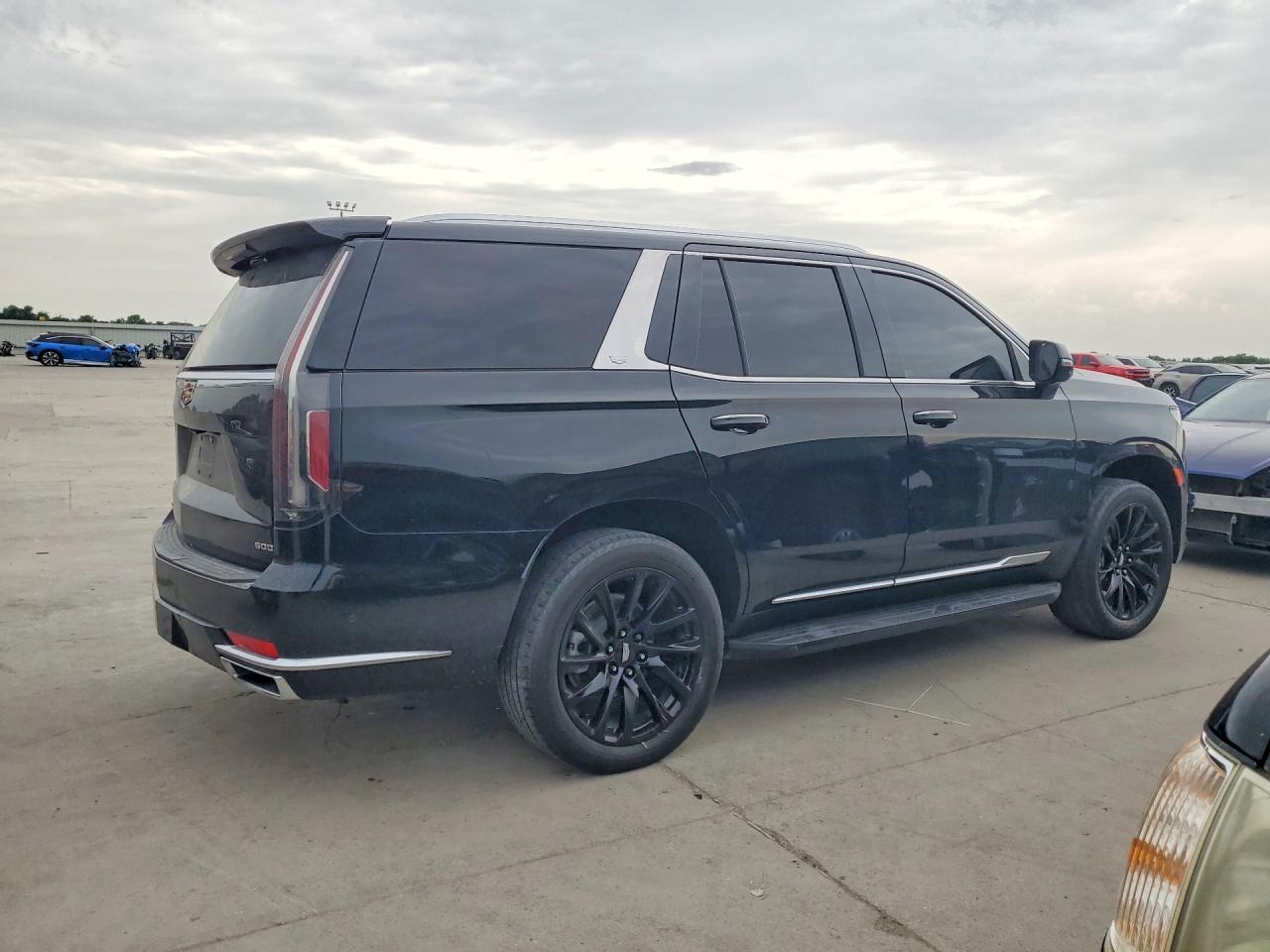 2023 Cadillac Escalade Premium Luxury - Image 3