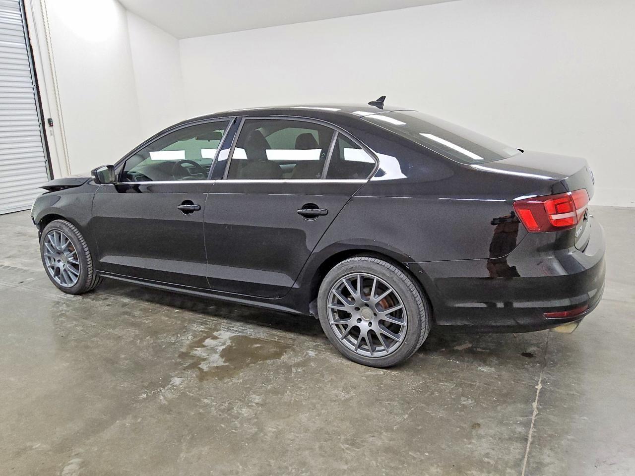 2017 Volkswagen Jetta Se - Фото 2